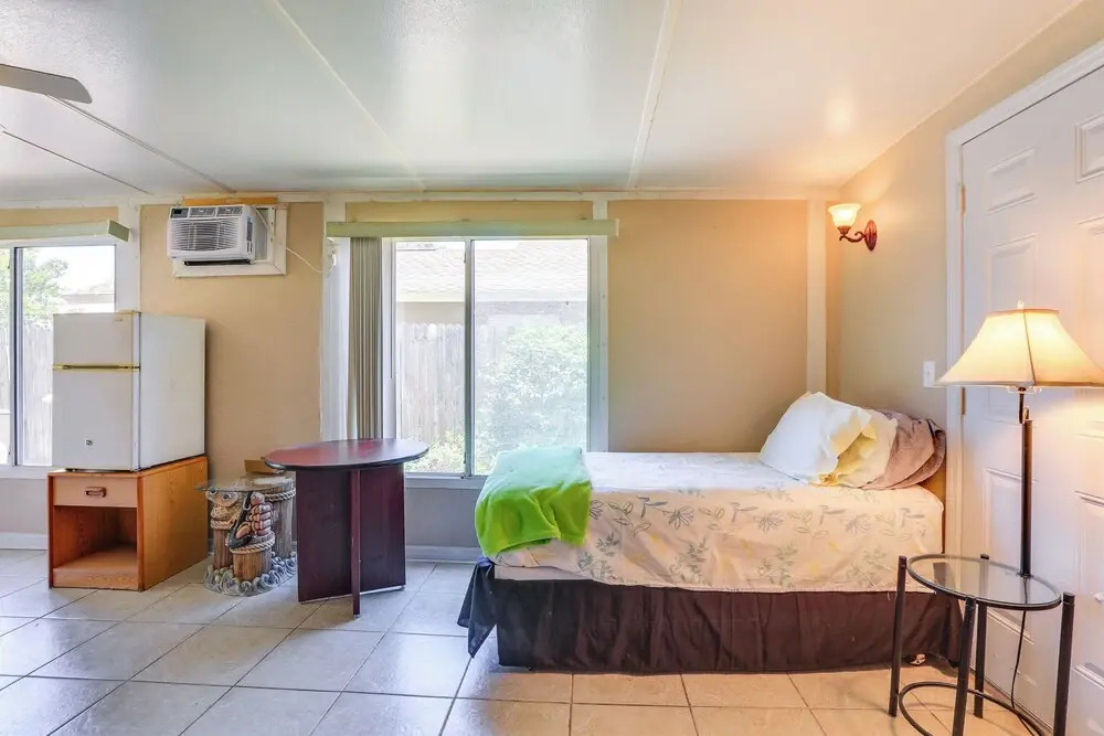 Private Yard & Patio: Studio in Pinellas Park