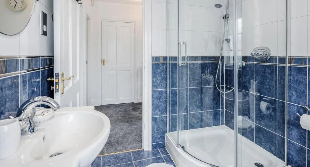 Impeccable 4-bed Apartment in Hornchurch