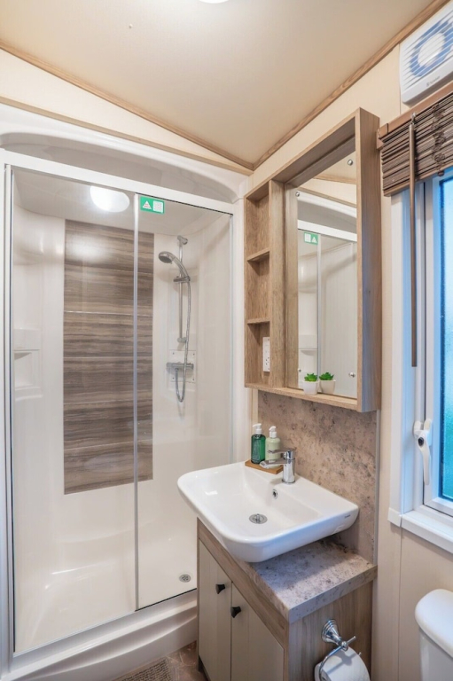 Luxury Family Lodge -sleeps 6 -golf-beach-starlink