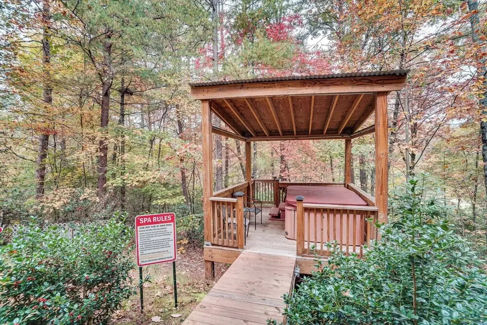 Spacious Home in Helen w/ Porch & Balcony!