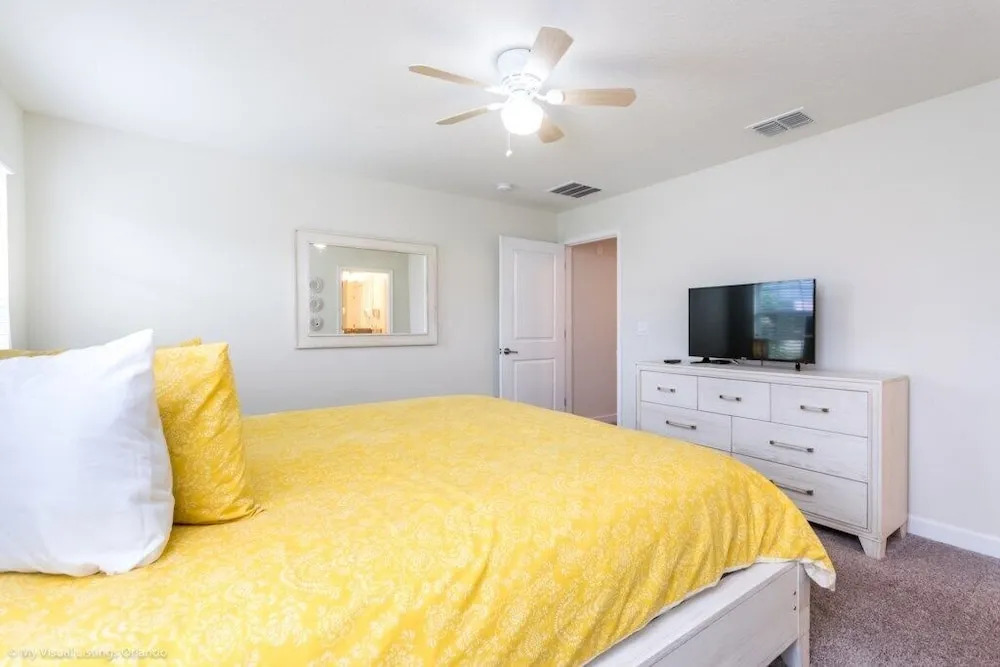 Brand New With Pool! 4 Bedroom Townhouse by Redawning
