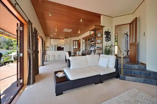 The Cliffs - Nelson Waterfront Home