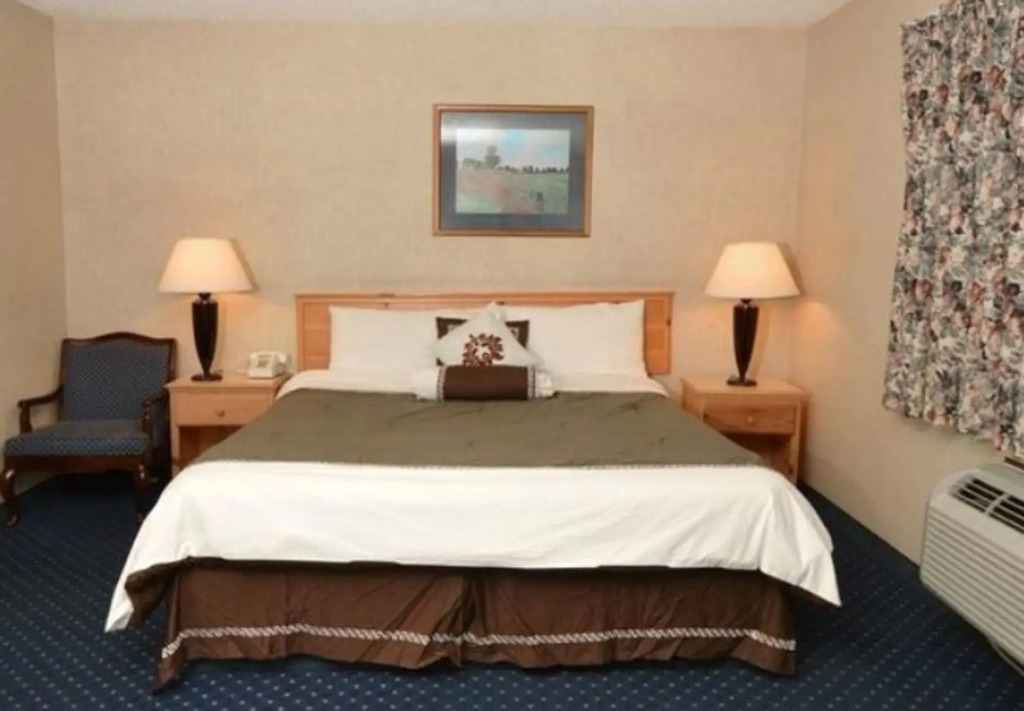 Econo Lodge Inn & Suites Central