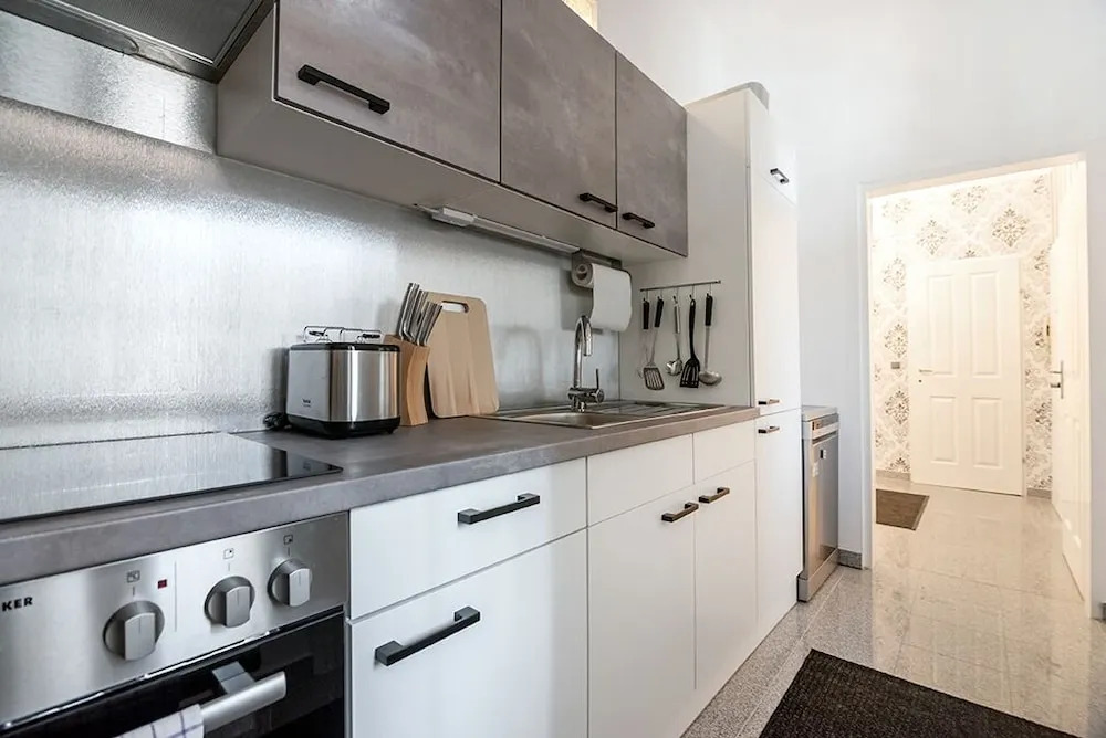 Sophies Place Yppenplatz - Imperial Lifestyle City Apartments Vienna Parking