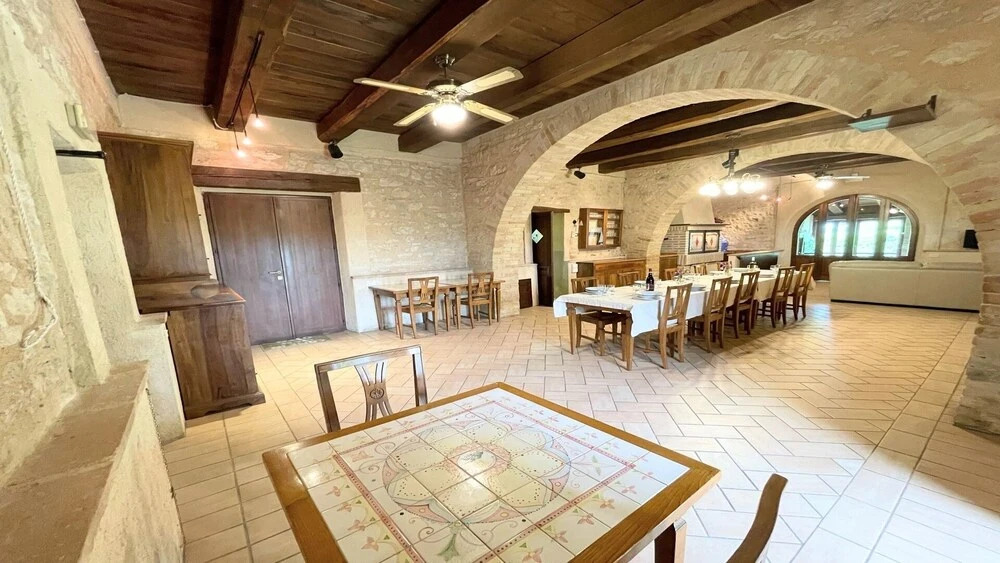 Contemporary Villa With Pool - Spello By The Pool - Sleeps 11 Exclusively Yours