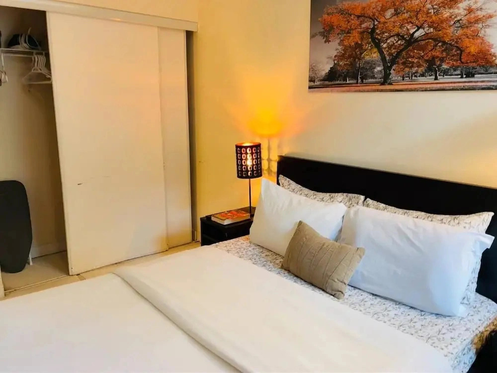 Stylish Cozy 1bedroom Condo in Square one Centre