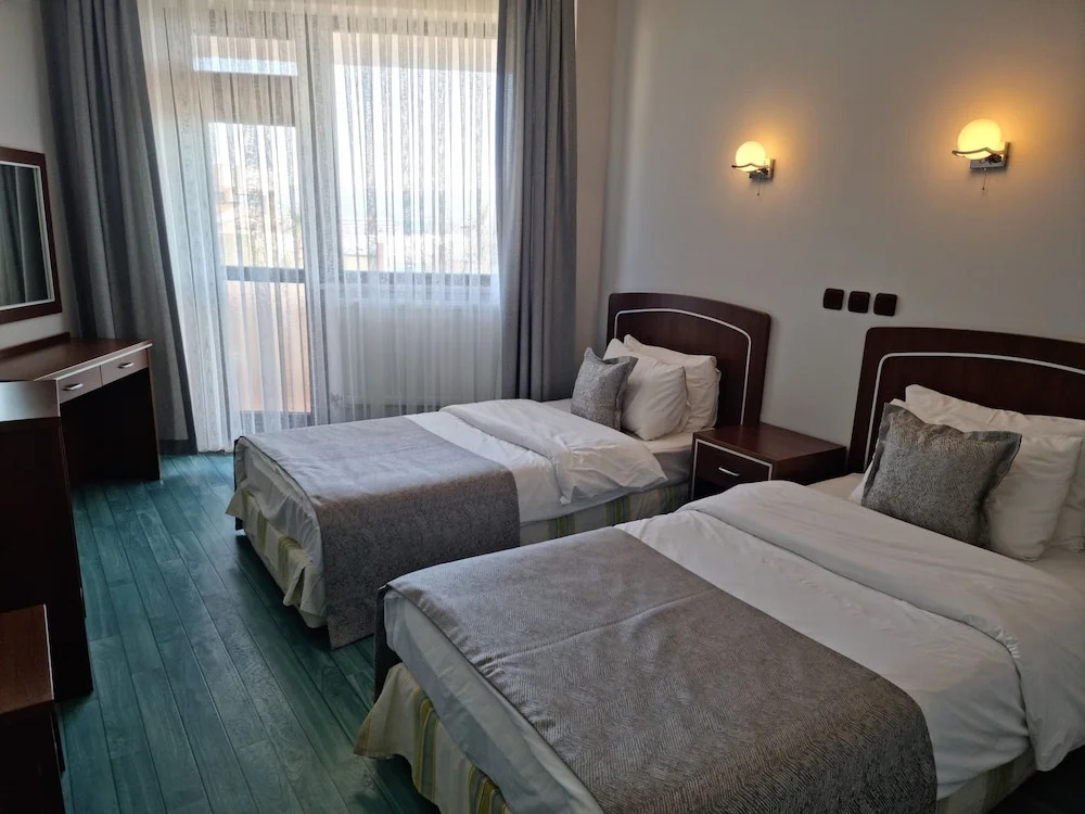 Flora Hotel