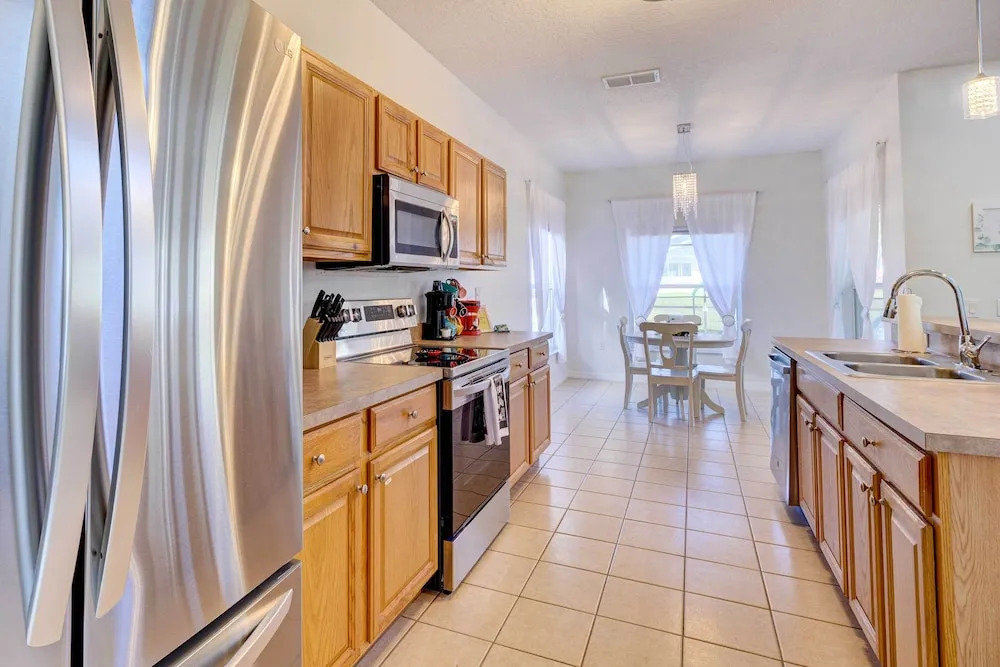 Family Home w/ Heated Pool: 9 Mi to Disney!
