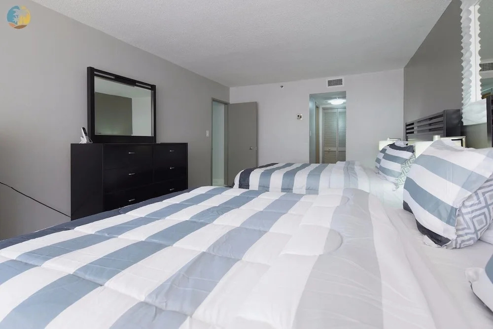 Alexander 1119 2 Bedroom Apts by RedAwning