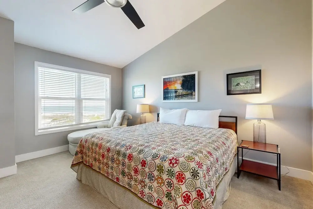 Lovely oceanfront townhouse in Summer Beach Village w/Shared Pool, Central AC
