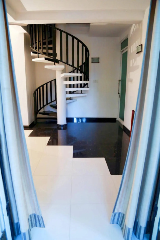 City Hub Hotel