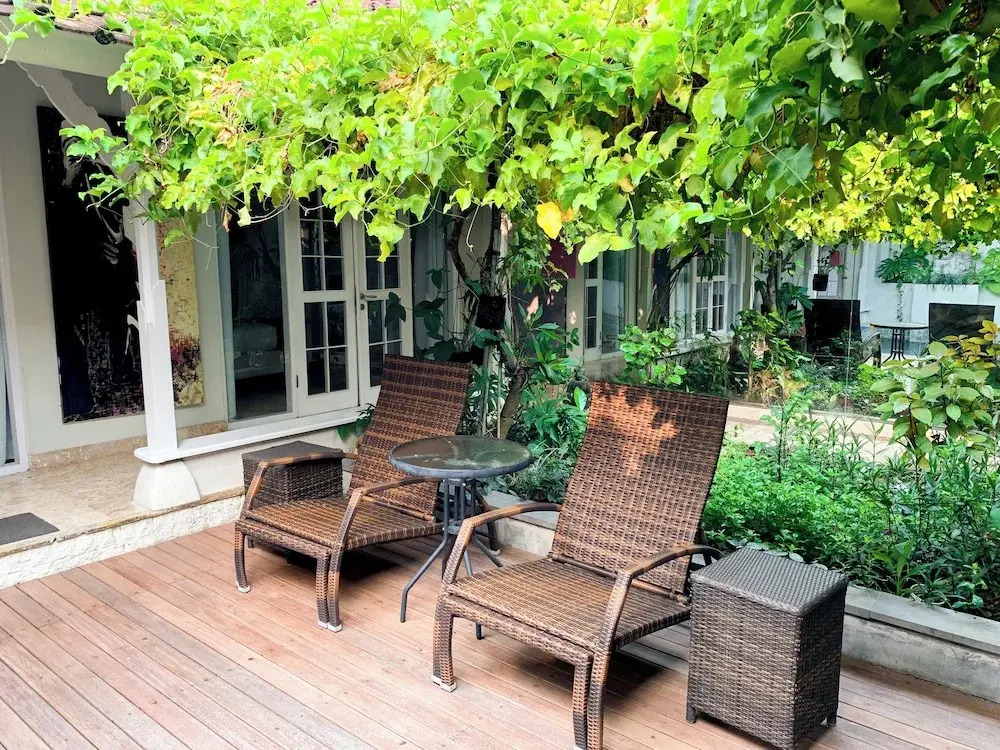 Tropical Oasis 2 BR Villa - Near Beach