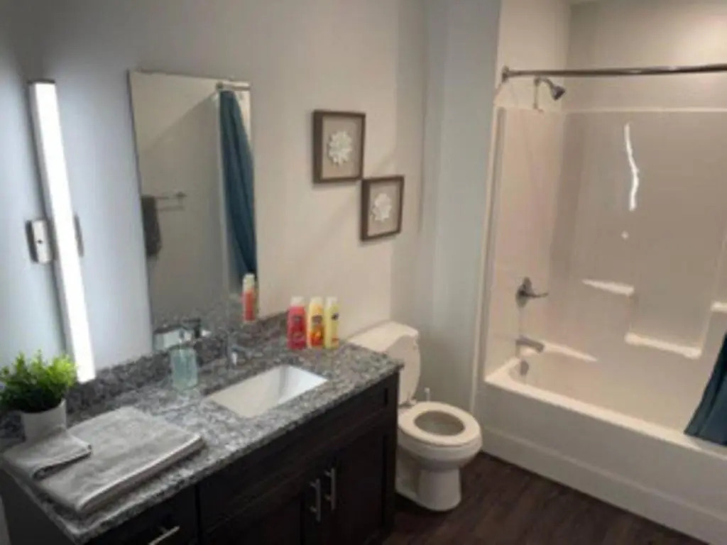 Apt 252 Cozy and Sleek Dwelling Min from Ft Leavenworth
