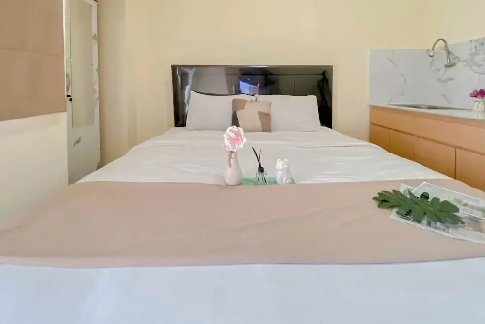 Good Choice Studio at Green Pramuka Apartment near Shopping Center By Travelio