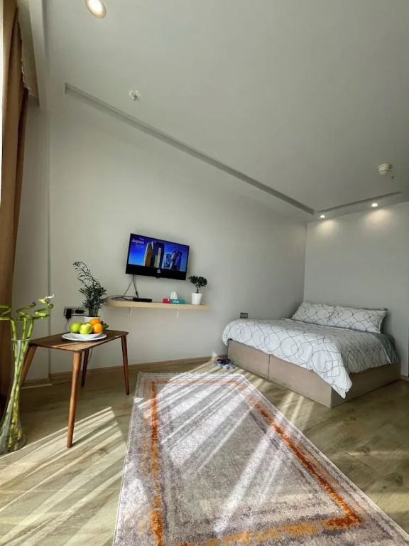 studio unit with pool and gym