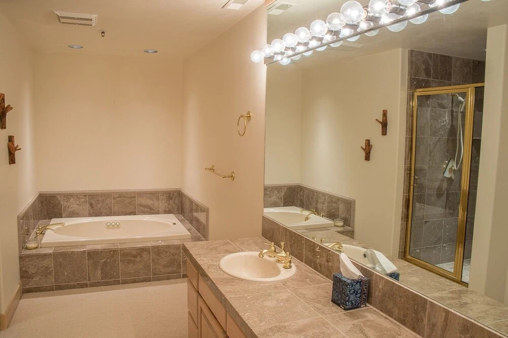 Pinnacle #8 - 3 Br Condo