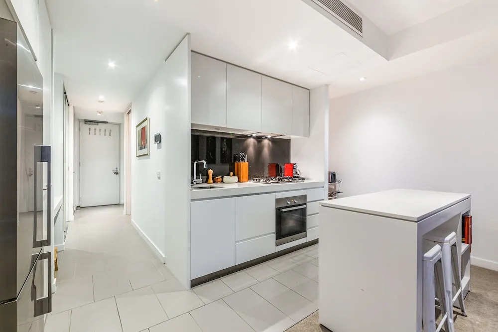 Elegant 1 bed 1 Bath Apartment, Free Parking