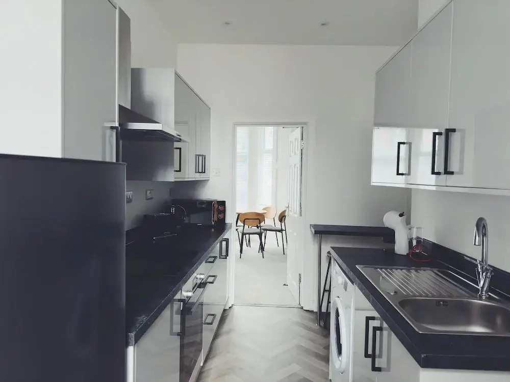 Spacious 3-bedroom Home in Newport Dive Into City Living at 96 Caerleon Road