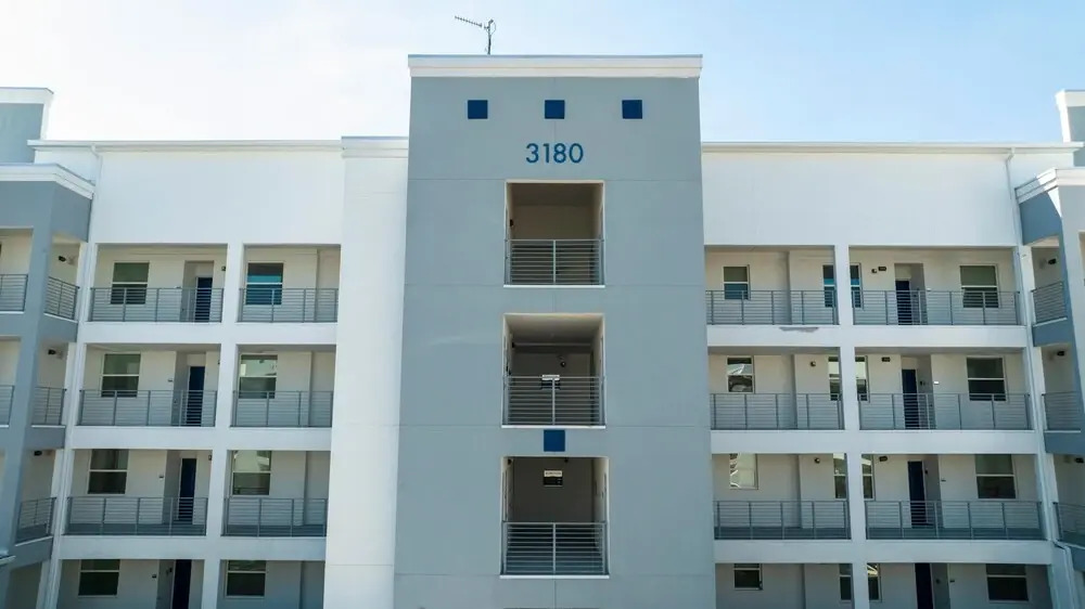 3180 PC - 402 - Storey Lake