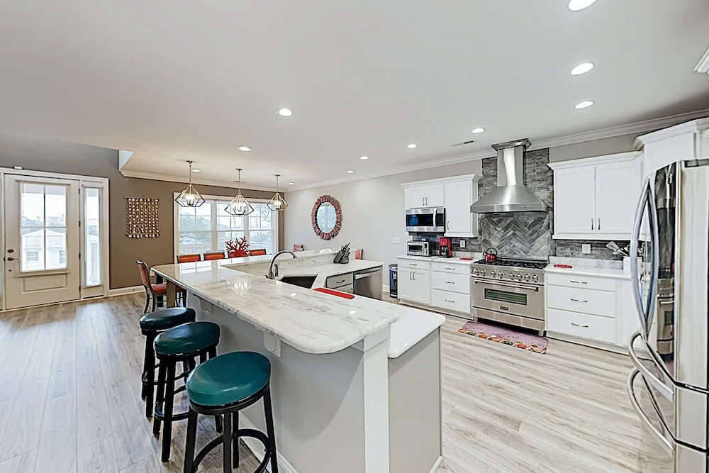 Brand-new W/ Pool & Theater -- Near Beach! 6 Bedroom Home