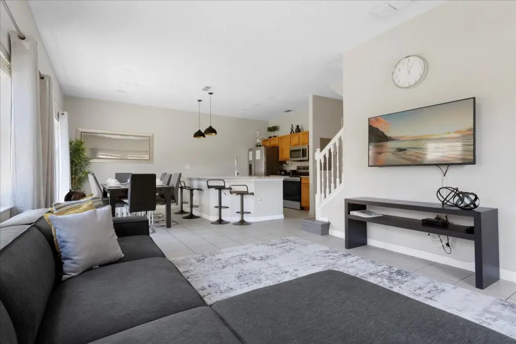 4 Bedrooms 3 Bathrooms Encantada 8549 Bl