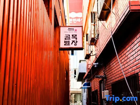 Golmok Stay   Hanok-style accommodation with hanbok experience, 5 minutes in nampo-dong,night market