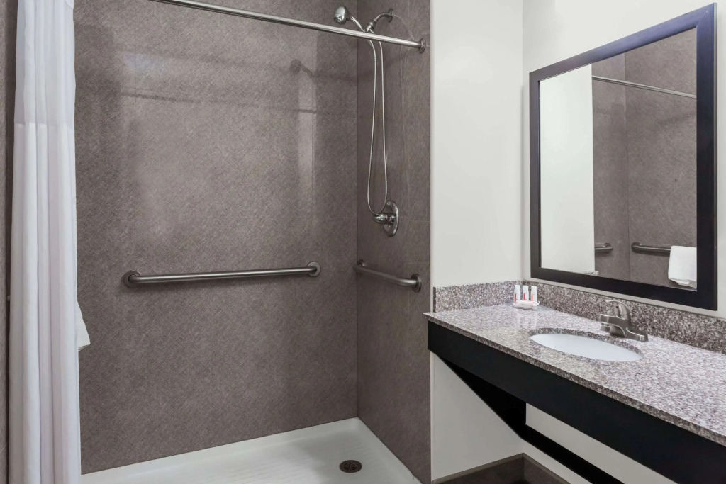 Days Inn & Suites by Wyndham Jamaica JFK Airport