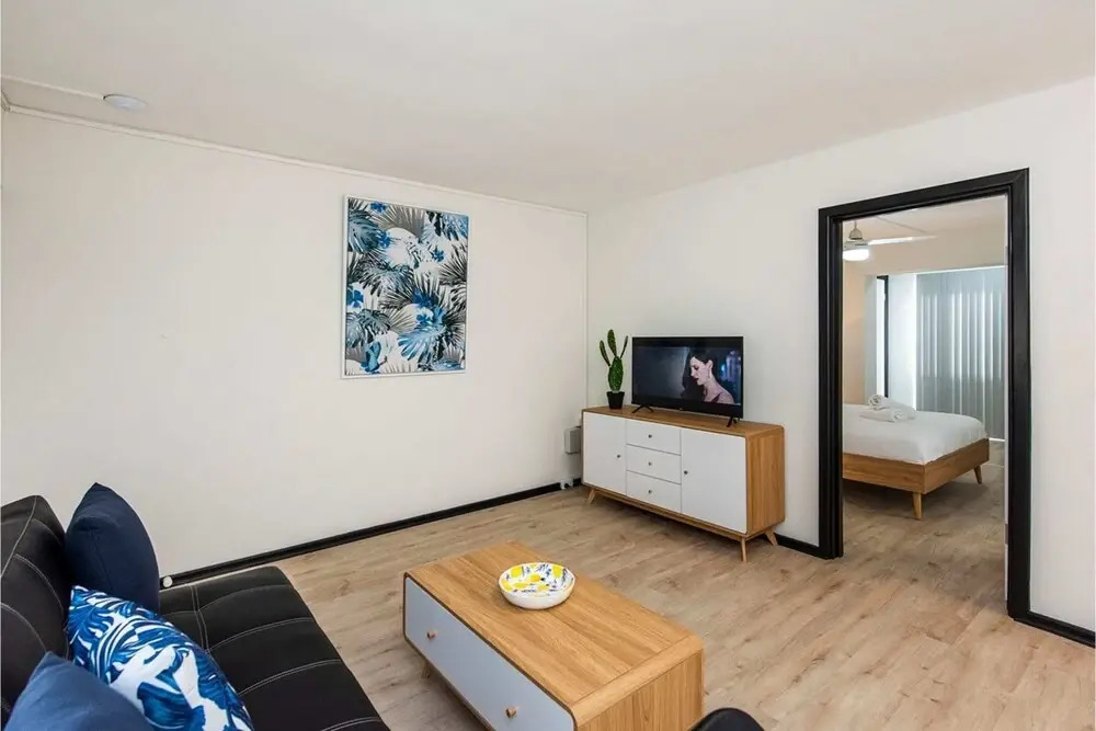 Modern 1 Bedroom Apartment Near the River and the City