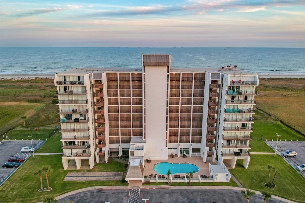 Islander East Miniums #216 2 Bedroom Condo