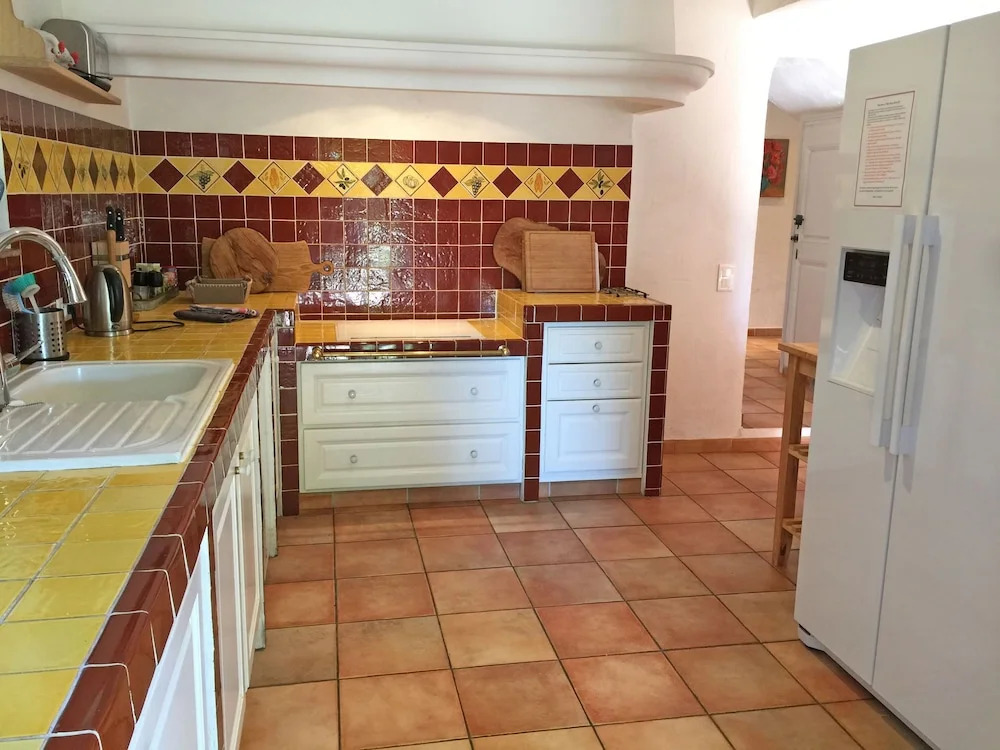 Spacious Villa With Private Swimming Pool a few Minutes' Walk From Lorgues