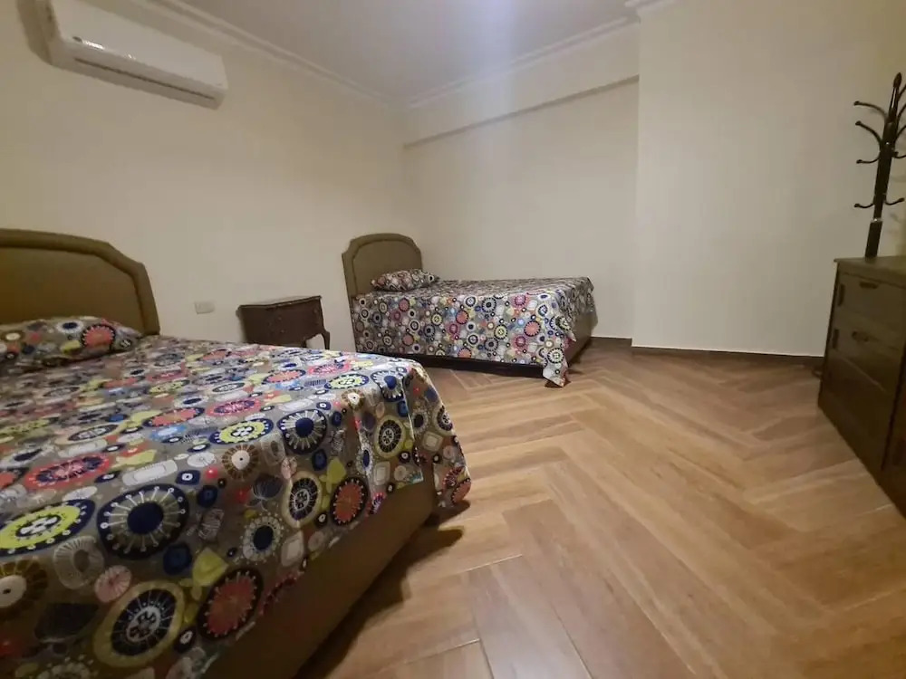 Spacious Executive Luxury Apartment With Balcony