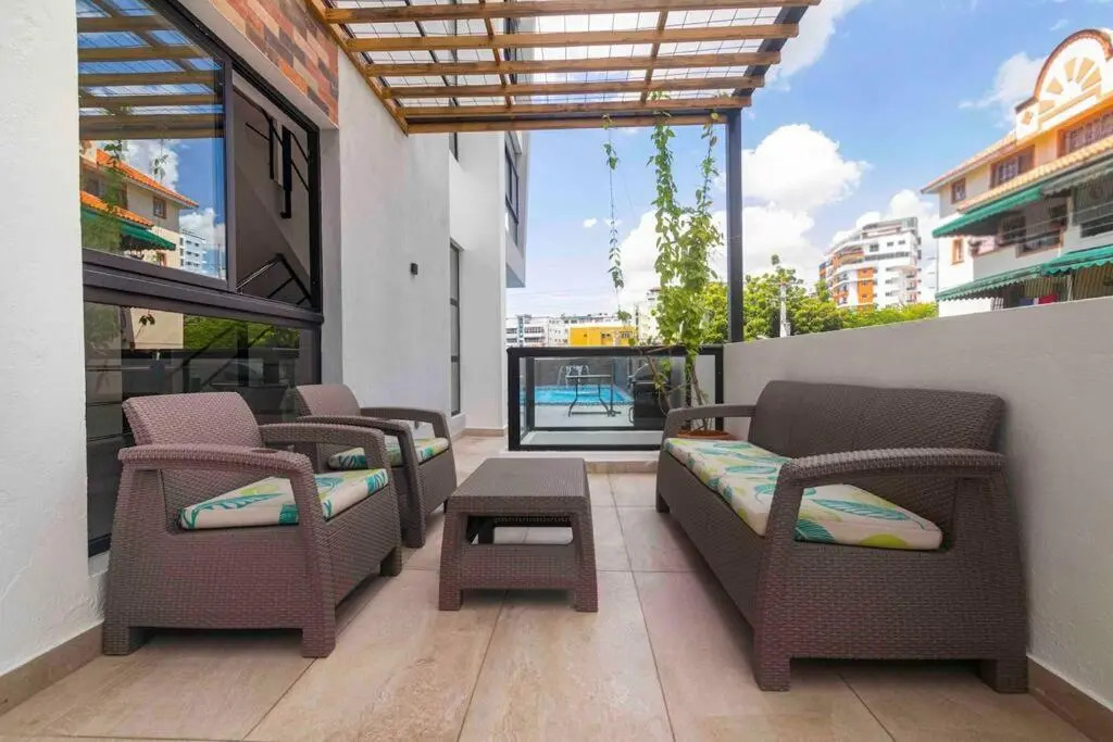 Modern 1BD Downtown+Pool+SmarTVs+BBQ+Gym