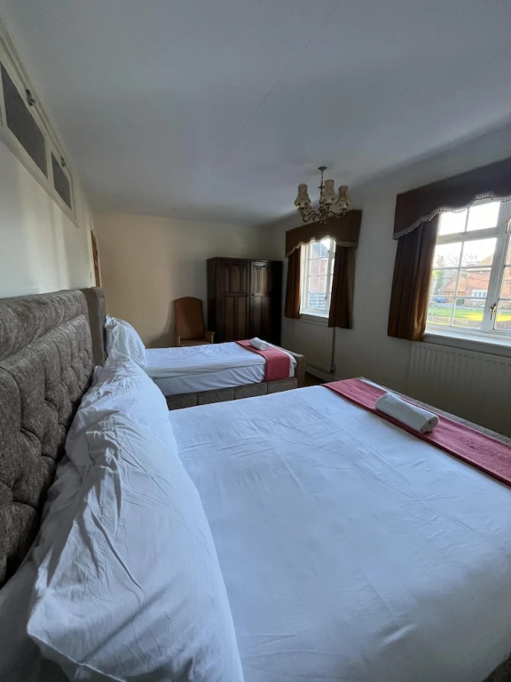 Unwind in Comfort at Cosy Caradus Free Parking