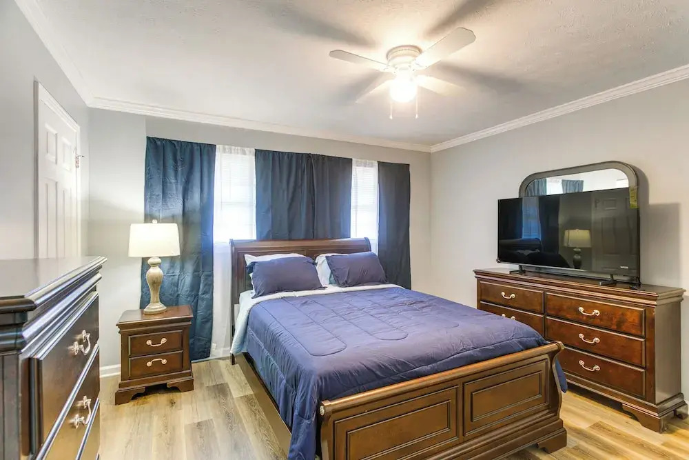Near Shops & Eats: Home w/ Large Yard in Waycross!