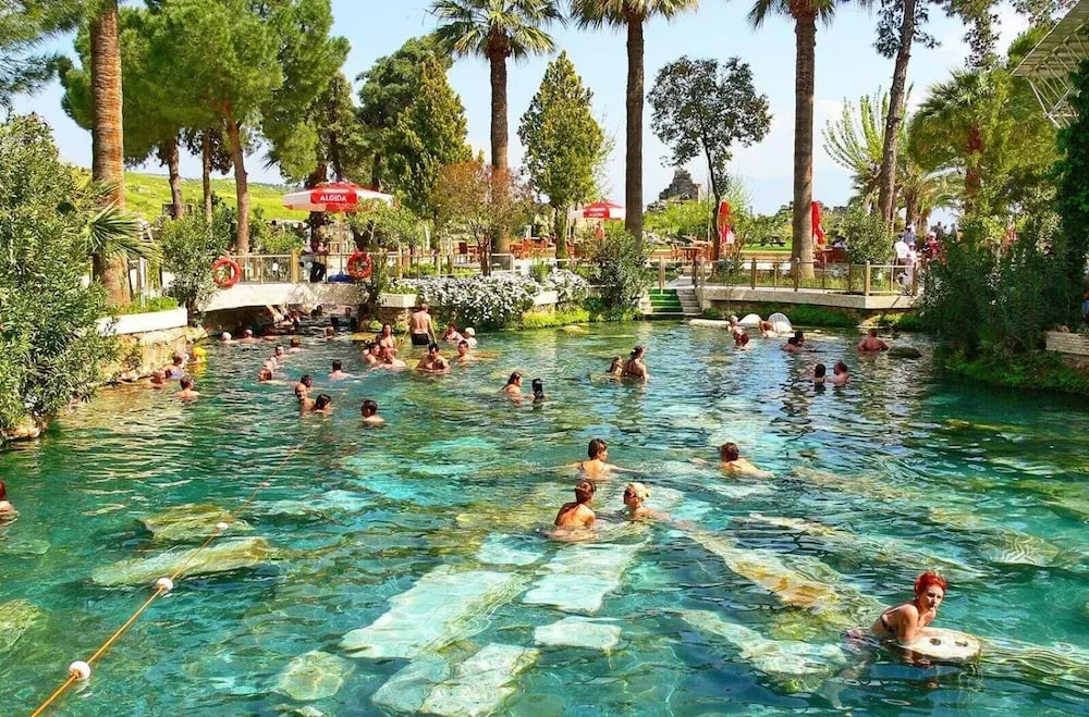 Dolphin Yunus Hotel