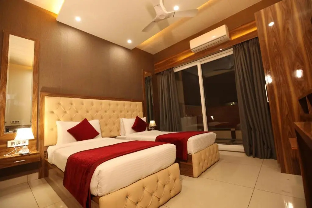 Hotel Starex Opp. Artemis Hospital