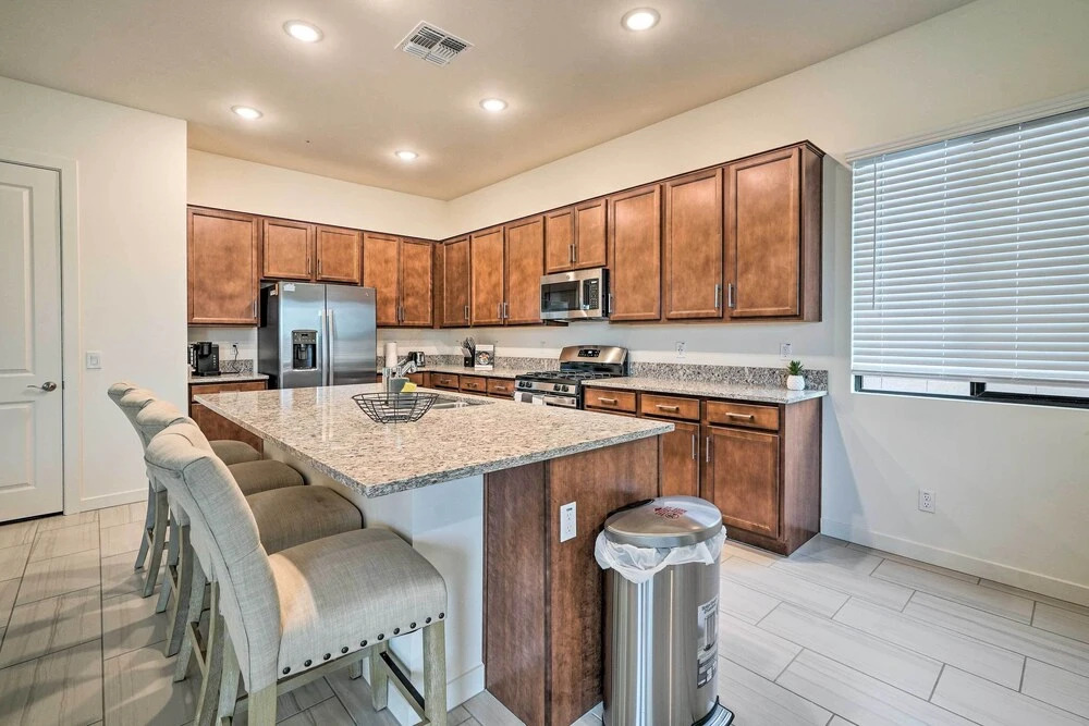 Modern Glendale Getaway ~ 3 Mi To Stadium!