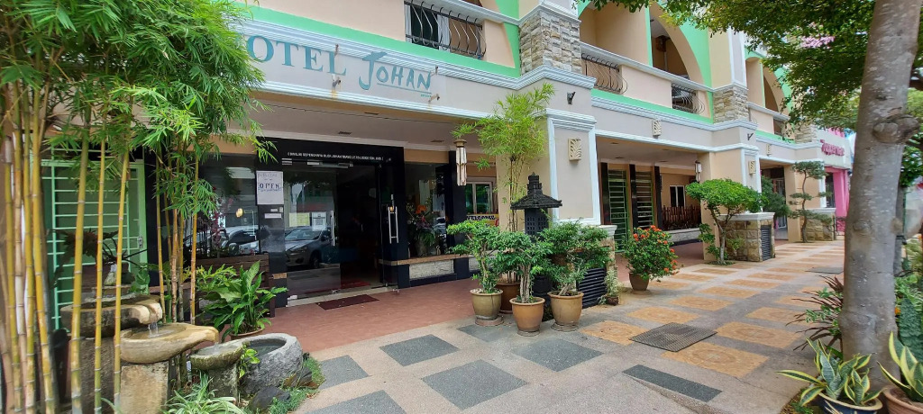TRAVELLERS LODGE