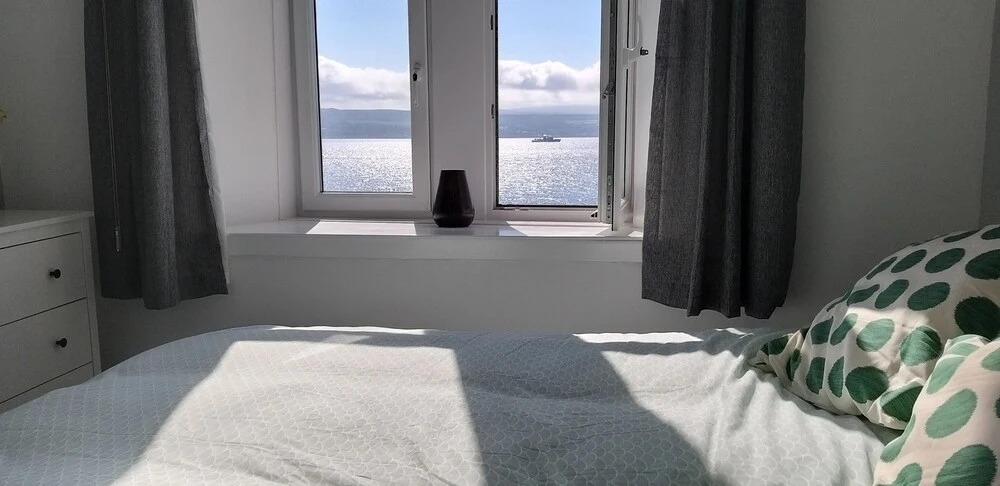 Captivating 1-bed Apartment sea Views,in Innellan