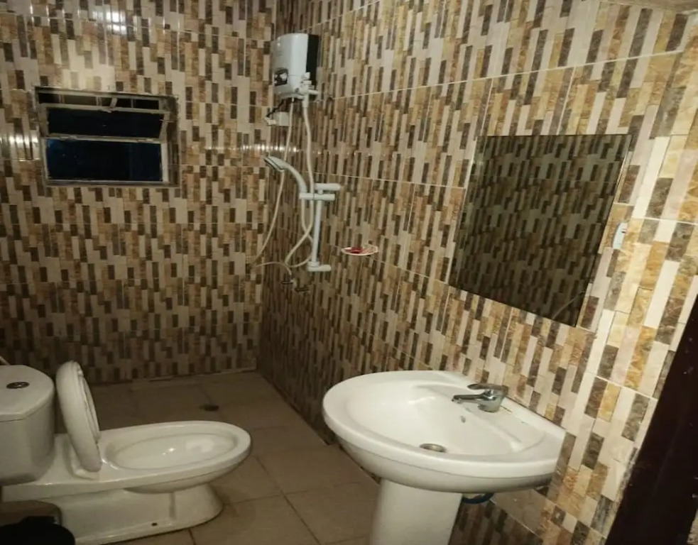 House - Sleeps 8 - Parking - Garden