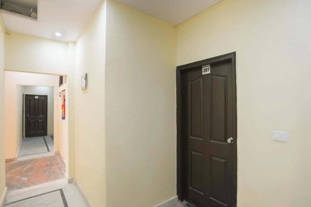 OYO 63279 Golden Suites