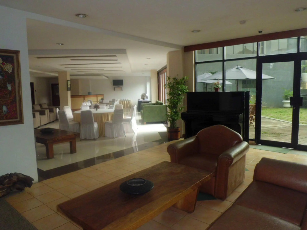 Shinju Apartment