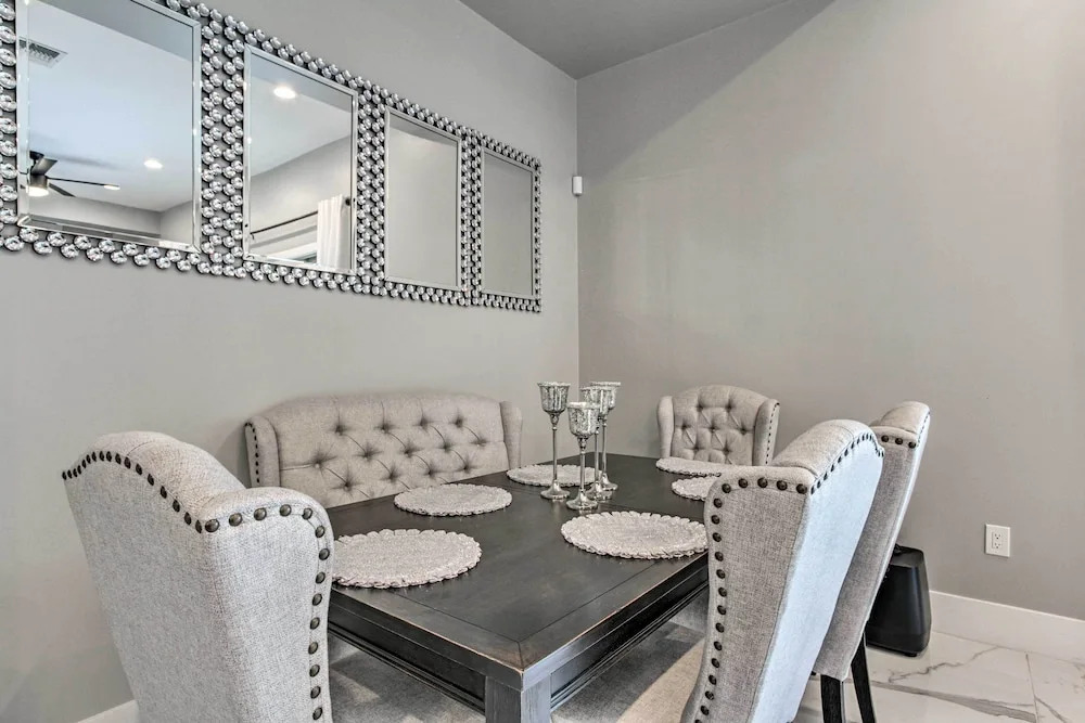 Putting Green & Gazebo: Upscale Peoria Home