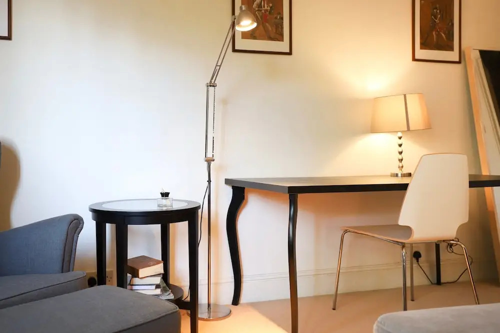 Stunning 3 Bedroom Home With Private Back Garden
