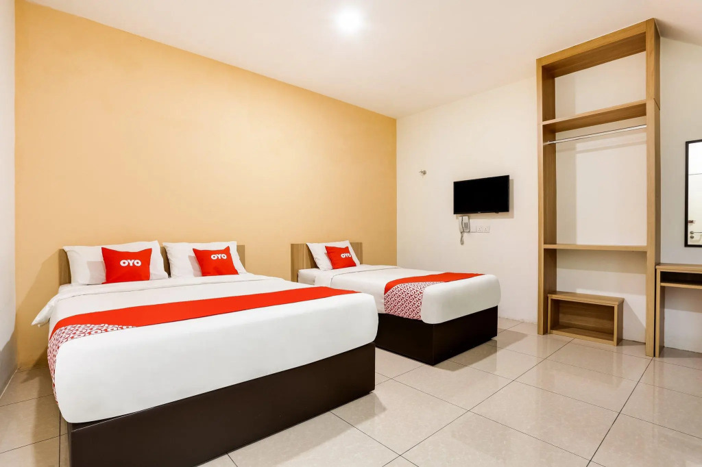 OYO 89677 Sunflower Hotel