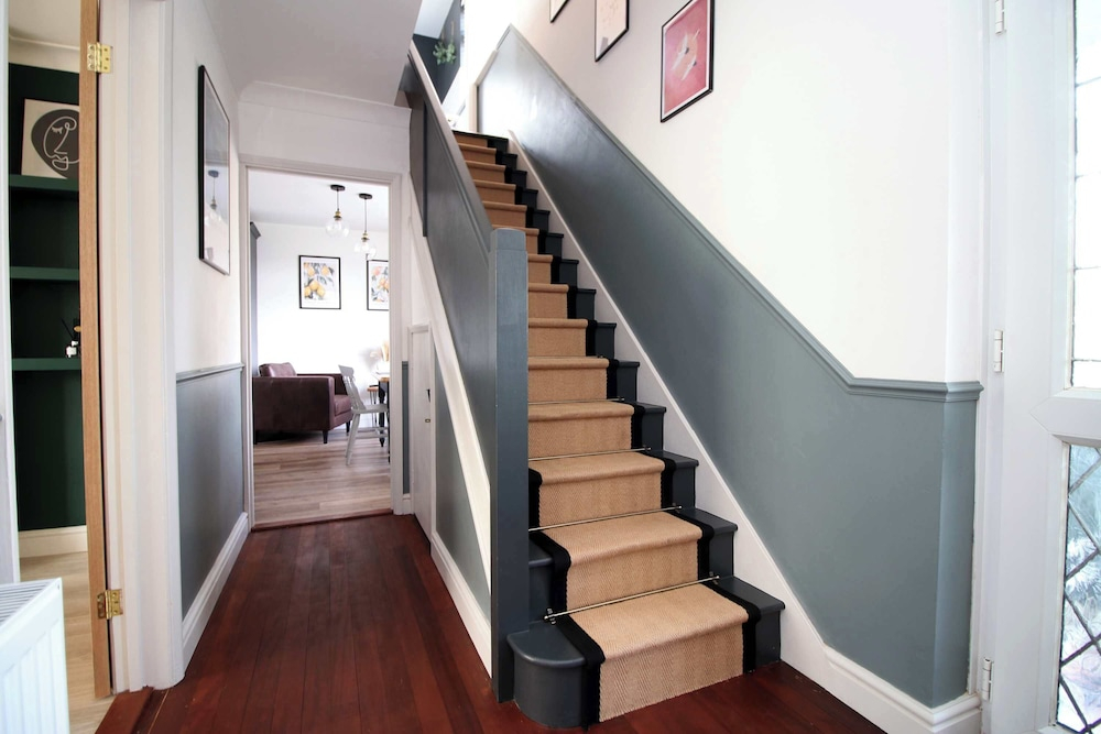 Stylish 3 Bed Home In Bath - Private Parking Wifi