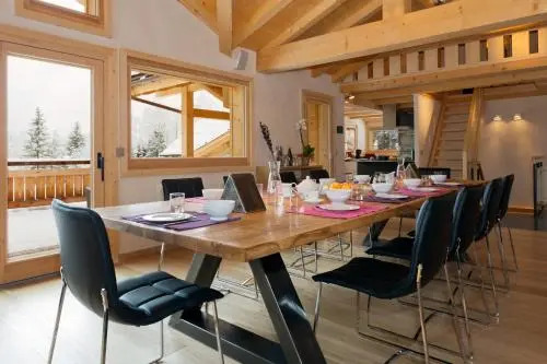 Chalet Isabelle Mountain lodge 5 star 5 bedroom en suite sauna jacuzzi
