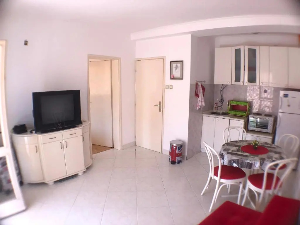 One bedroom Apartment 500m from the beach