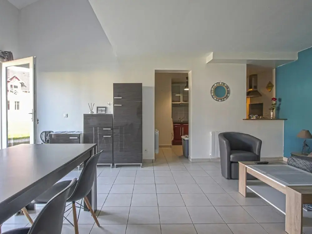 Tasteful Apartment in Comes With Terrace
