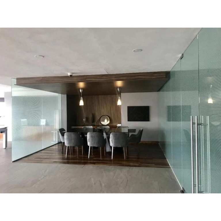 Luxurious Apartment with Amenities Near Santa Fe